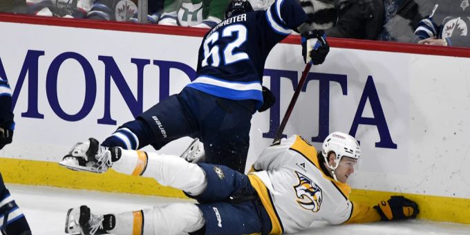 Nino Niederreiter hält auch gegen Nashville die Überhand. Niederreiter NHL
