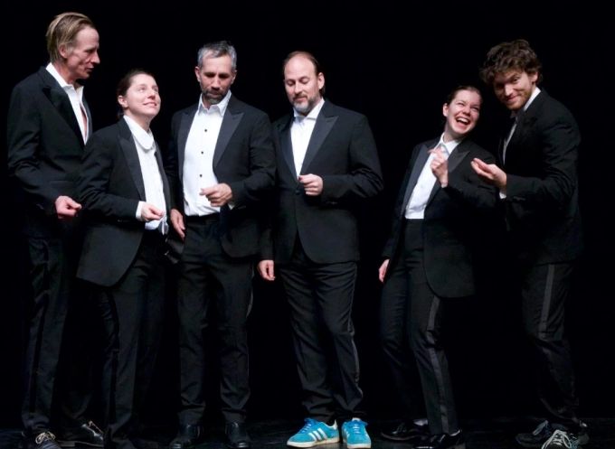 Das Neue Theater in Dornach SO führt das Stück «Zauberflöte – eine Zitherpartie» auf. Neues Theater Dornach