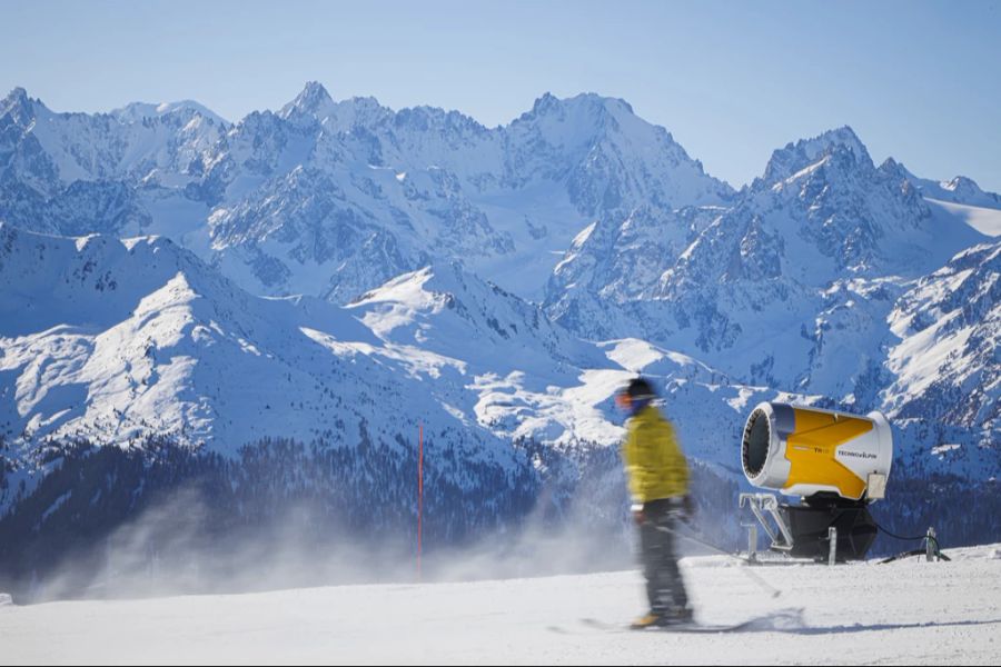 Passen die Bilder nicht mit den vorherigen dem Skipass zugeordneten Fotos zusammen, schreiten die Kontrolleure ein.