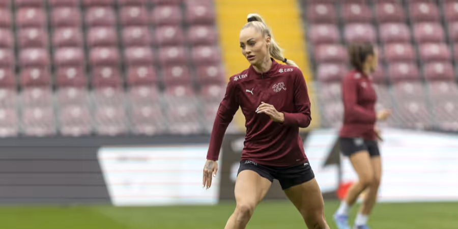 Alisha Lehmann in training with the Swiss Nati