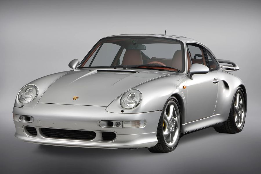 Kurz vor der Jahrtausendwende, 1998, baut Porsche 345 Fahrzeuge des 911 Turbo S. Er bekommt einen Front- und Heckspoiler und sein Turbomotor wird auf 450 PS gesteigert.