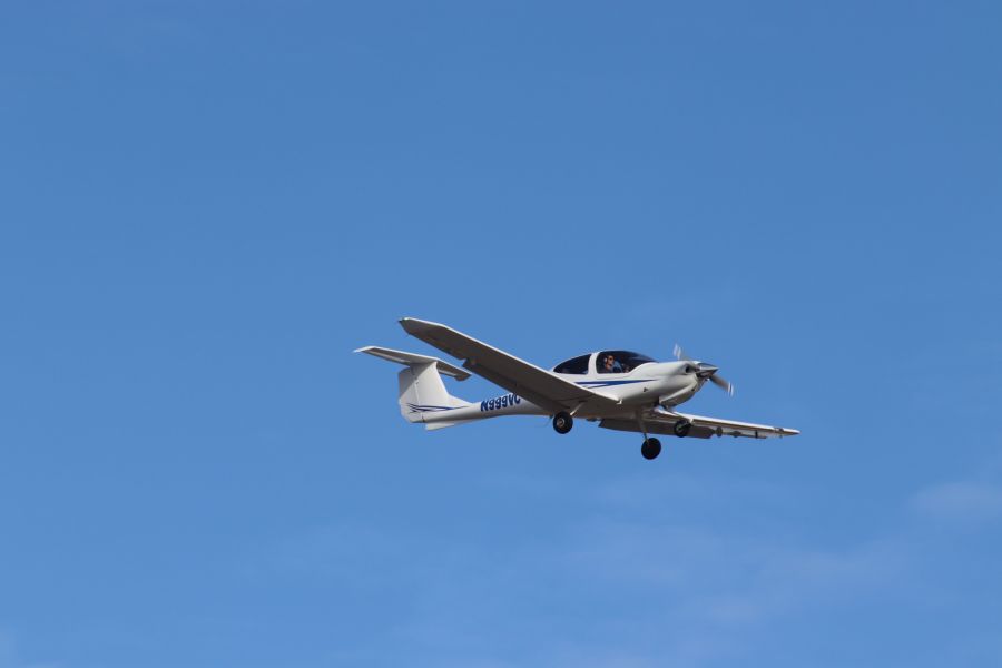 Das Kleinflugzeug vom Typ Cirrus SR22T war bei Leukerbad abgestürzt. (Symbolbild)