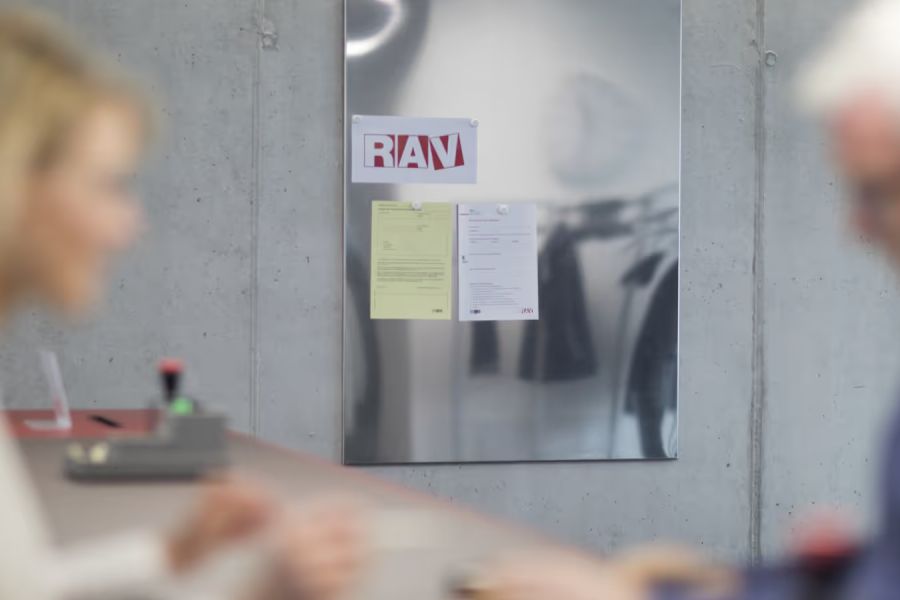 Bis spätestens am Dienstag erhalten laut Seco alle Arbeitslosen ihre Taggelder.