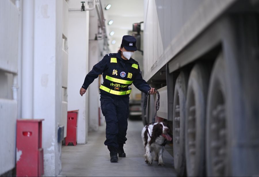 Chinas Grenzschützer erhalten Unterstützung.