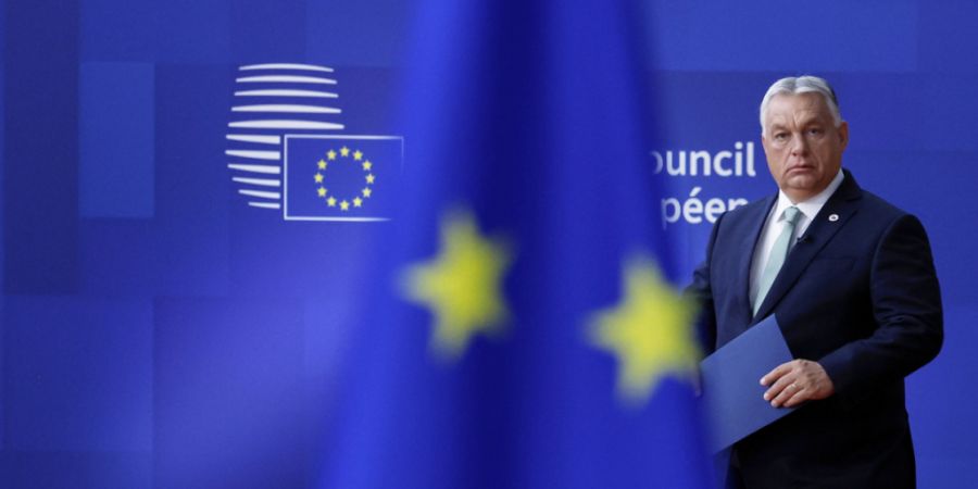 ARCHIV - Ungarns Ministerpräsident Viktor Orban trifft im Gebäude des Europäischen Rates in Brüssel zu einem EU-Gipfel ein. Foto: Omar Havana/AP/dpa