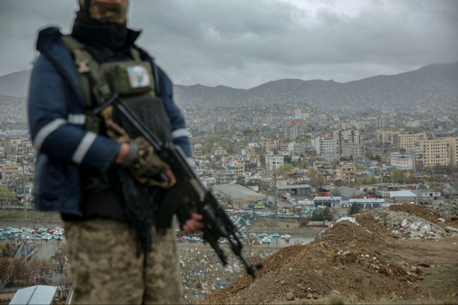 Die Taliban, die das Land regieren, kassieren deshalb ordentliches Geld mit Überfluggebühren.