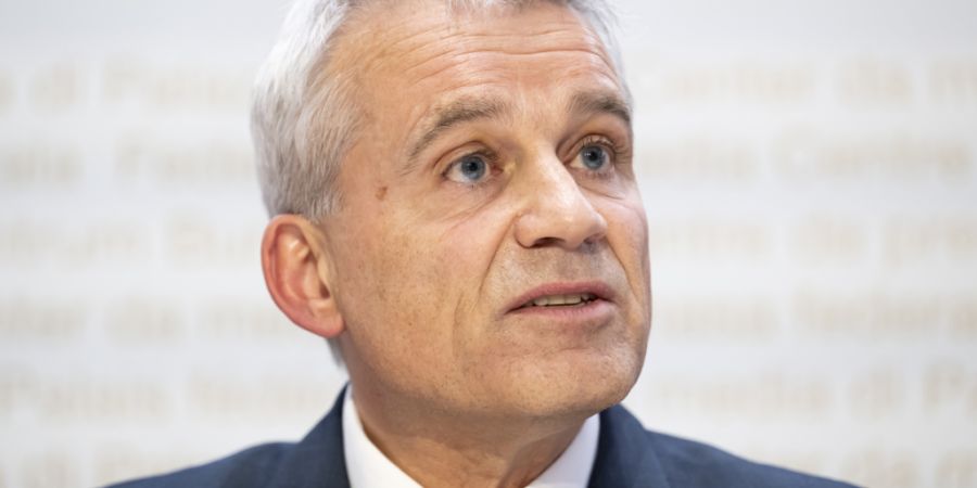 Bundesrat Beat Jans muss im Asylbereich befristete Stellen wieder abbauen. (Archivbild)