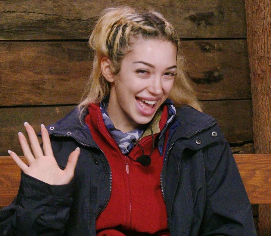 Ariel wollte ganz genau wissen, was hinter Gils Rückkehr steckt – denn sie traut ihm kein bisschen über den Weg.