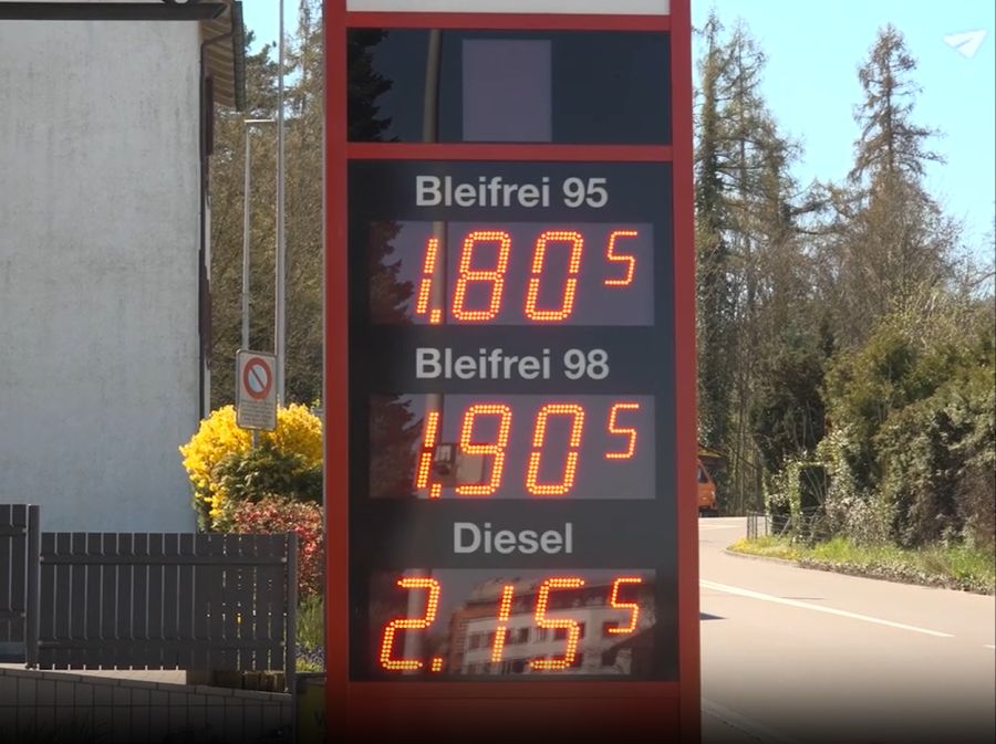 Seit Beginn des Iran-Krieges kommen immer mehr Deutsche zum Tanken in die Schweiz, so auch an der LGG-Tankstelle in Kreuzlingen TG.