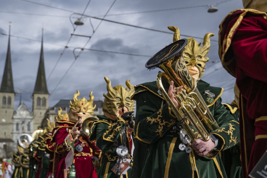 45'000 Personen säumten die Strassen und Gassen, als der Wey-Umzug durch die Stadt zog.