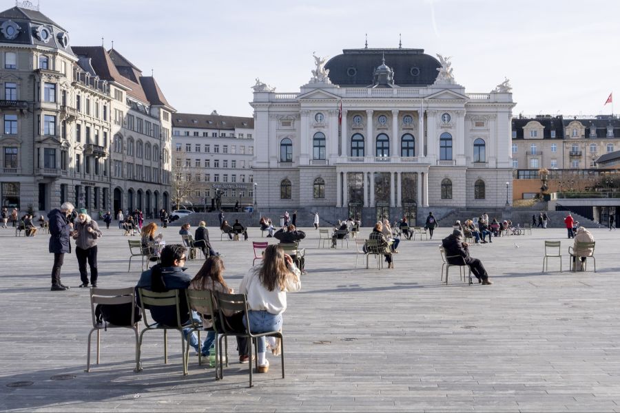 Das Wetter bleibt dennoch weiterhin angenehm warm. Das Wochenende verspricht viel Sonne und ein beinahe wolkenloser Himmel.