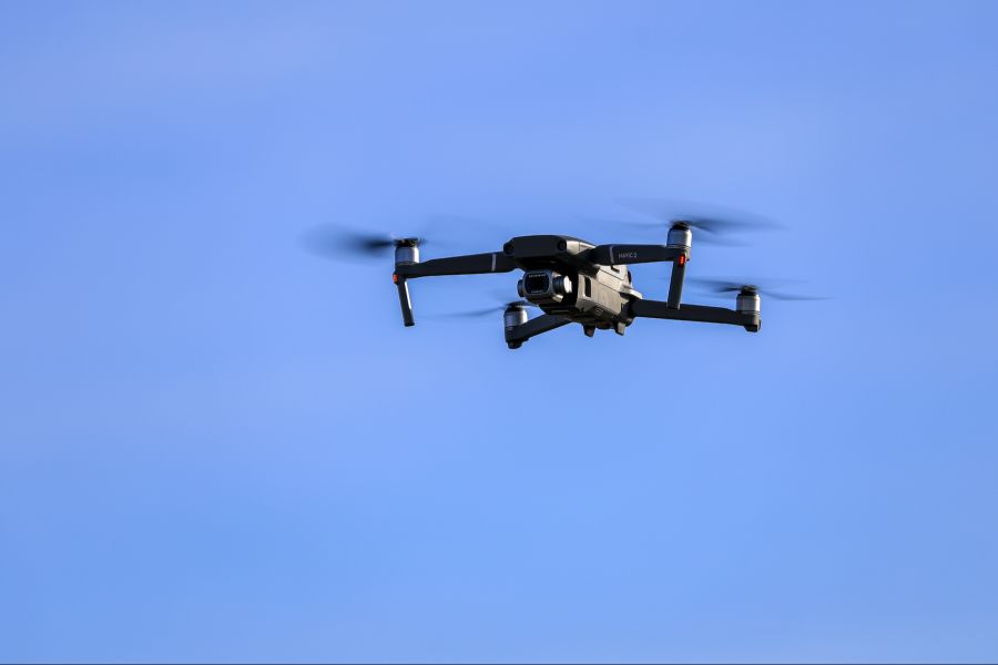 In der Vergangenheit kam es immer wieder zu Drohnensichtungen, die den Flugverkehr behinderten.