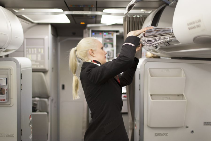 Auch Fluggesellschaften sind davon betroffen. Viele Schweizer streichen ihre Reisen in den Nahen Osten oder weichen auf andere Destinationen aus.