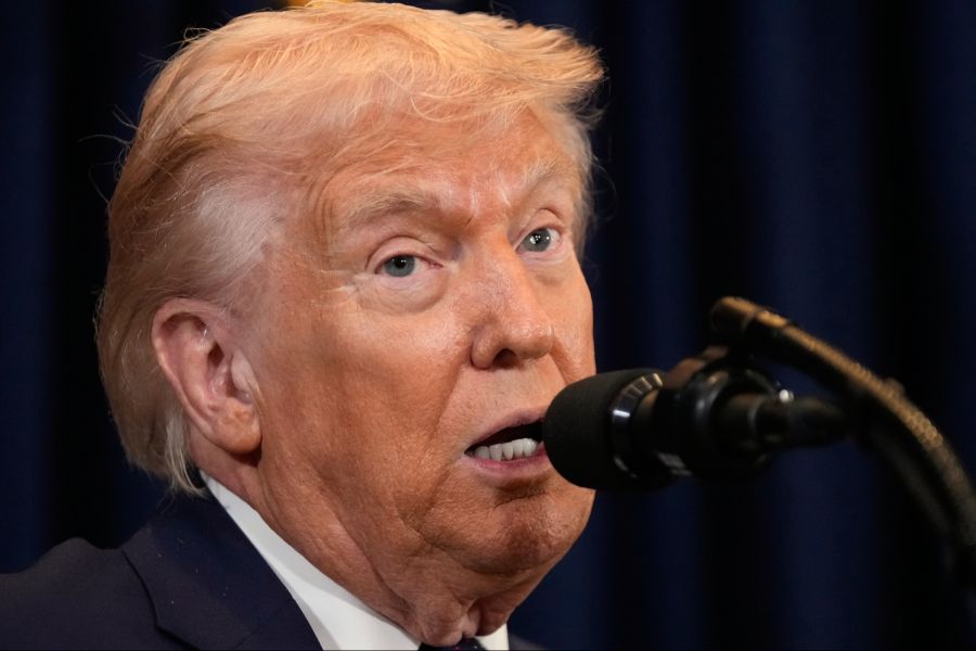 Währenddessen hat er gemäss neu veröffentlichten FBI-Interviews mit Donald Trump telefoniert.