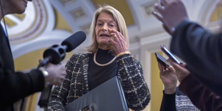 ARCHIV - Senatorin Lisa Murkowski, R-Alaska, spricht mit Reportern vor der Senatskammer im Kapitol. Foto: J. Scott Applewhite/AP/dpa