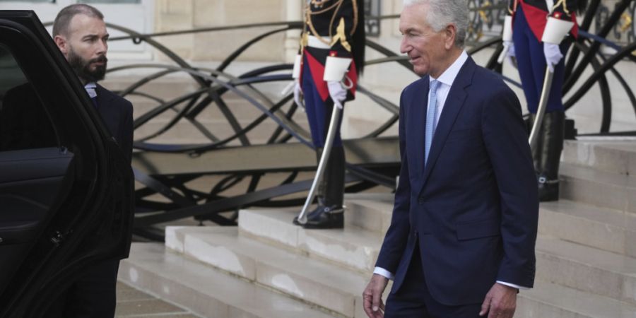 ARCHIV - Der US-Botschafter in Frankreich, Charles Kushner, verlässt den Elysee-Palast nach einem Gipfeltreffen zur Ukraine in Paris. Foto: Michel Euler/AP/dpa