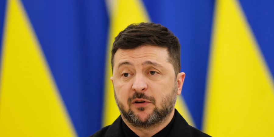 Der ukrainische Präsident Wolodymyr Selenskyj spricht während einer gemeinsamen Pressekonferenz mit dem litauischen Präsidenten Nauseda und dem polnischen Präsidenten Nawrocki im Pr...