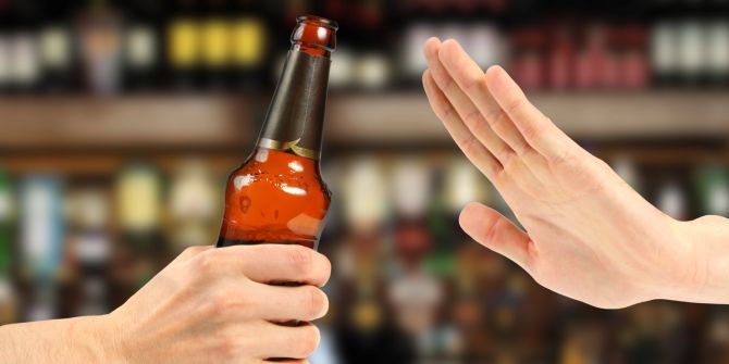 Hand Bier Alhokol Alkoholentzug