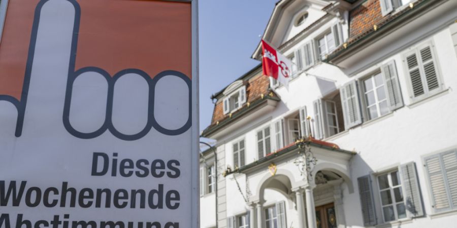 Im Wahlzentrum im Rathaus in Sarnen laufen die Resultate ein.