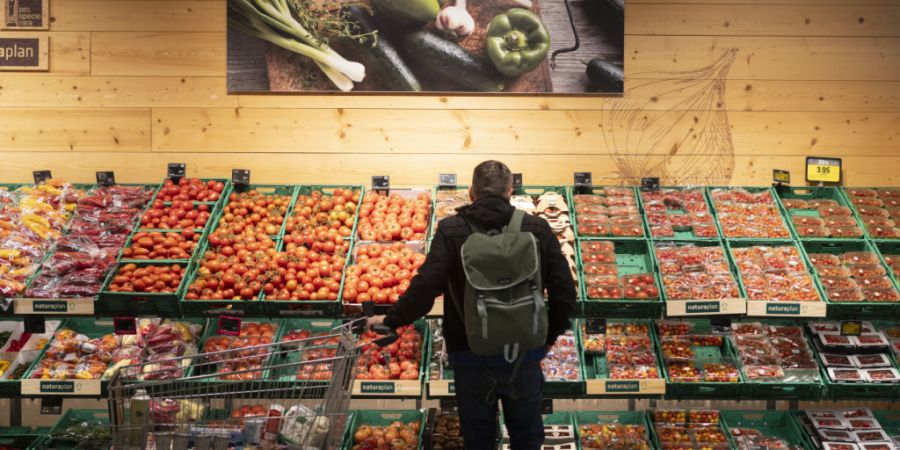 In der Schweiz hat sich die Stimmung unter Konsumentinnen und Konsumenten zum Jahresende hin weiter leicht aufgehellt. Mit ein Grund dafür, dürfte der mit den USA erzielte Zolldeal ge...