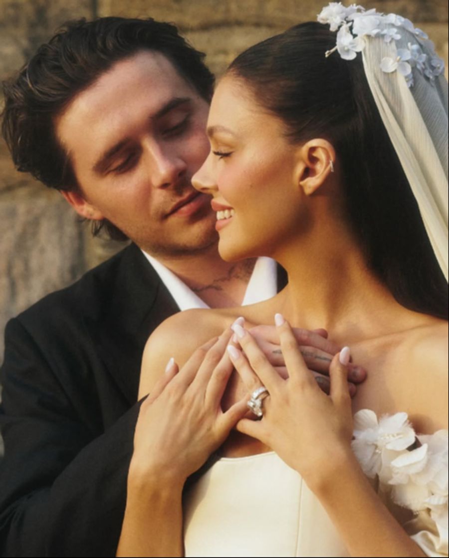 Grund für den Familienzoff sollen Spannungen zwischen Nicola und Schwiegermama Victoria Beckham sein.