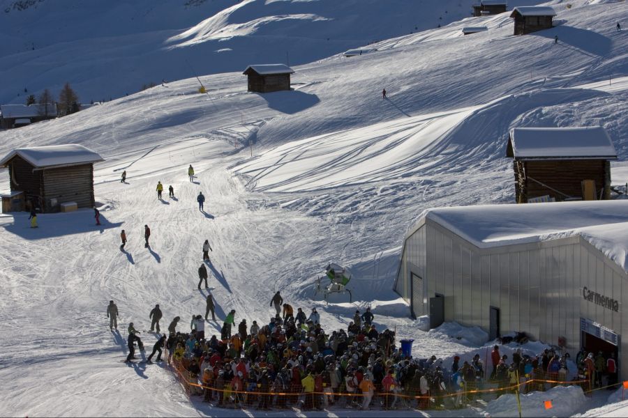 Skiferien in der Schweiz gelten ohnehin als Luxus, daher spielt der starke Franken kaum eine Rolle. (Symbolbild)