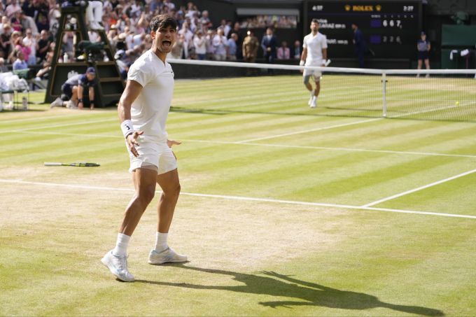 Carlos Alcaraz feiert bereits einen vierten Grand-Slam-Sieg. Erst im Mai ist er 21 Jahre alt geworden. Britain Tennis Wimbledon