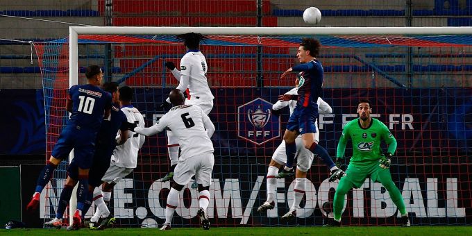 PSG-Torhüter Sergio Rico verletzte sich bei einem Reitunfall schwer. PSG
