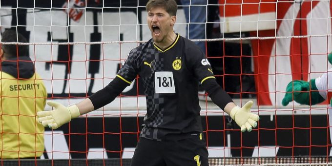 Gregor Kobel bei einem Spiel gegen den VfB Stuttgart. Gregor Kobel FC Chelsea