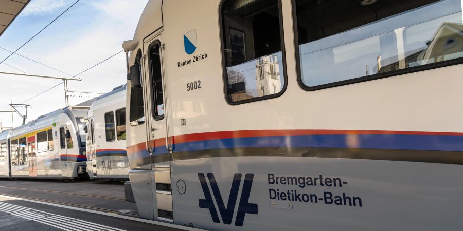 Zugskomposition der Bremgarten-Dietikon-Bahn. - Bahnhof Dietikon