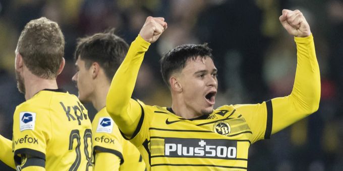 Fabian Rieder jubelt im Trikot von YB. Fabian Rieder YB