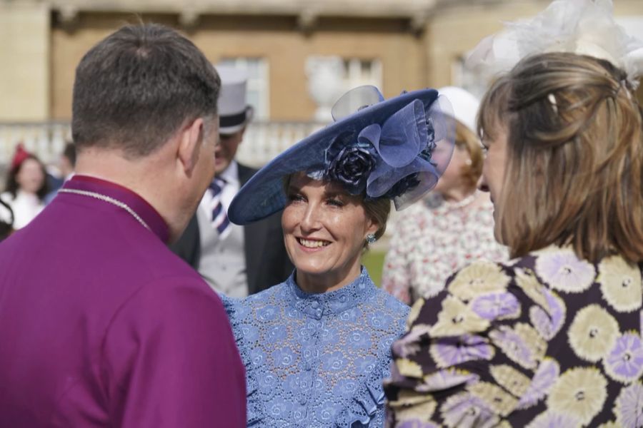Die Blaublüterin war auf dem Weg zum Buckingham Palace.