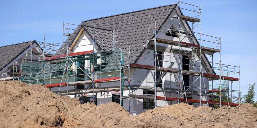 Ein Einfamilienhaus entsteht am Leipziger Stadtrand.