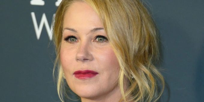 Schauspielerin Christina Applegate erhielt im Sommer 2021 die Diagnose Multiple Sklerose. Schauspielerin Christina Applegate erhielt im Sommer 2021 die Diagnose Multiple Sklerose.