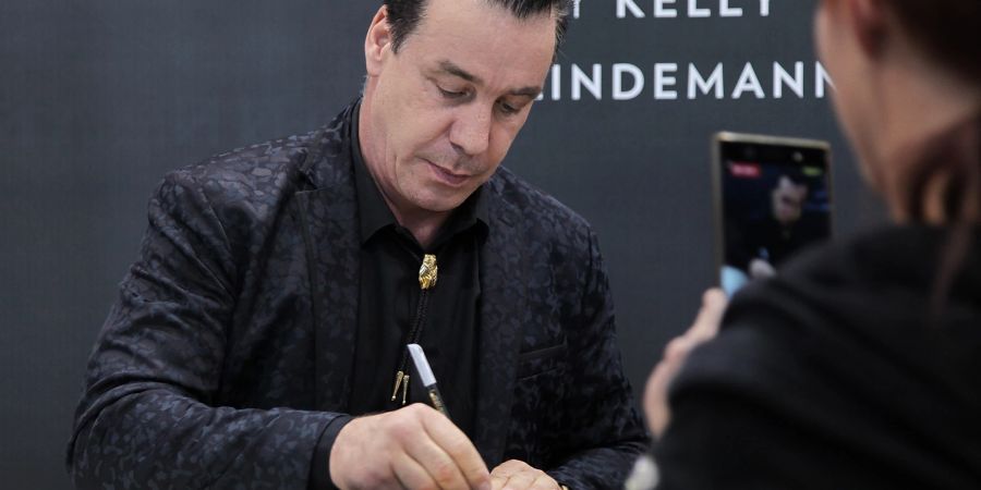 Rammstein-Sänger Till Lindemann wurde nun von der Staatsanwaltschaft in Berlin freigesprochen.