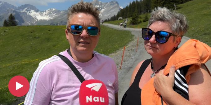 «Ausblick» - Touris strömen trotz Hotel-Schliessung an den Oeschinensee