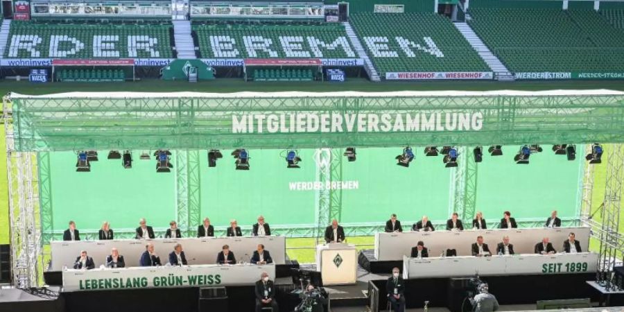 Die Mitgliederversammlung von Werder Bremen wurde im Weser-Stadion abgehalten. Foto: Mohssen Assanimoghaddam/dpa