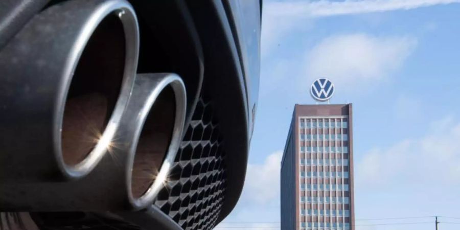 Im VW-Abgasskandal hat ein weiterer Ingenieur die Hauptverantwortung von sich gewiesen. Foto: Julian Stratenschulte/dpa