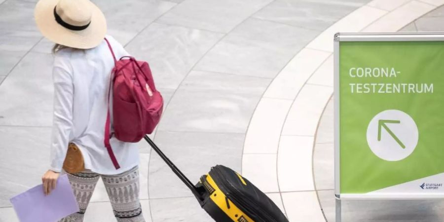 Eine Corona-Ausbreitung durch heimkommende Sommerurlauber soll durch neue Regeln für die Einreise nach Deutschland gebremst werden. Foto: Sebastian Gollnow/dpa