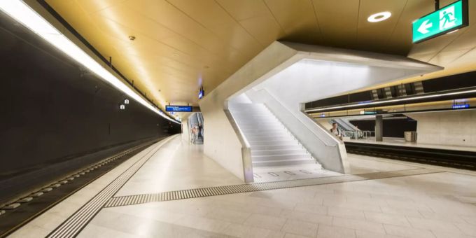 Am Bahnhof Zürich wurde ein Mann von einem Zug gestreift und schwer verletzt. zürich