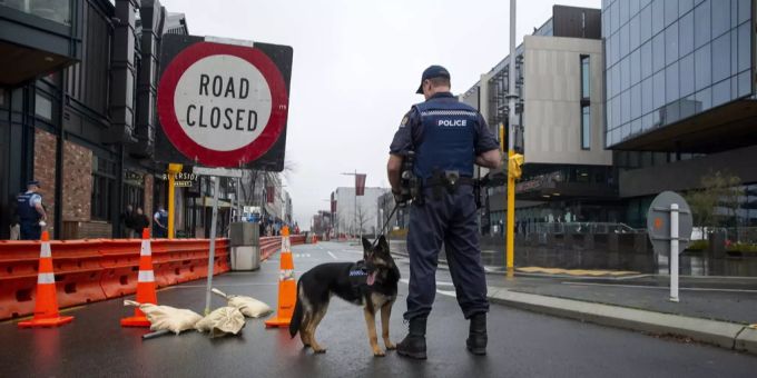 Ein neuseeländischer Polizist im Einsatz. (Symbolbild) Neuseeland Polizei