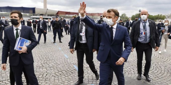 Die Wut über die neuen Corona-Auflagen von Emmanuel Macron ist bei einigen Franzosen gross. Emmanuel Macron Coronavirus