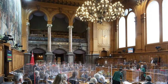 Der Ständerat macht den Weg frei für einen zweiwöchigen bezahlten Adoptionsurlaub. (Archivbild) Parlament