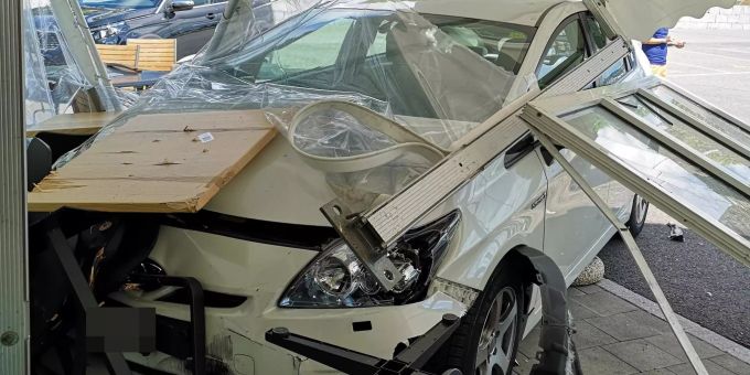 Es entstand grosser Sachschaden. Unfall