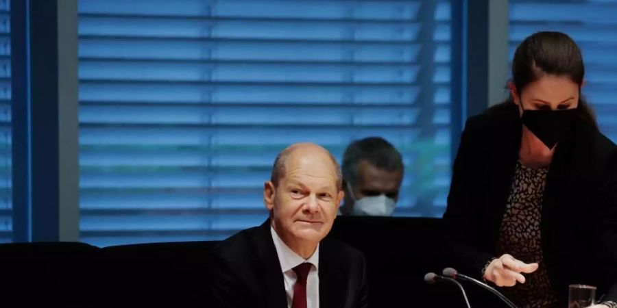 Olaf Scholz im Finanzausschuss des Bundestages. Foto: Carsten Koall/dpa