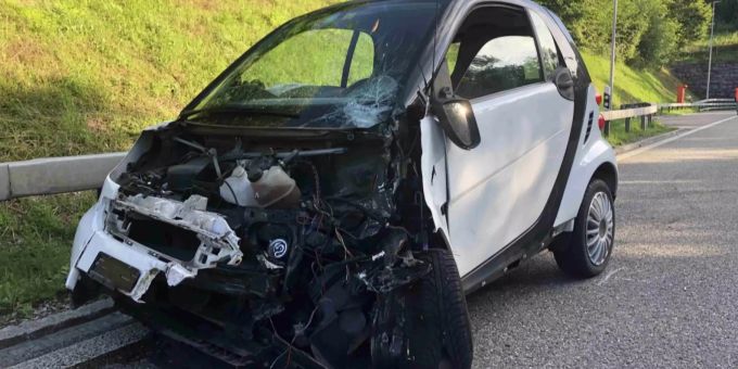 Die beiden Autos erlitten einen Totalschaden. Unfall
