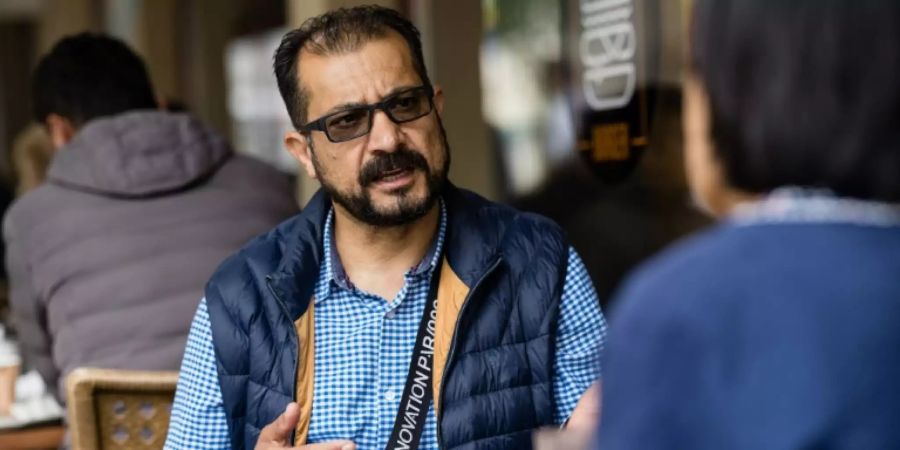 Sayes Sadaat beim AFP-Interview in Leipzig