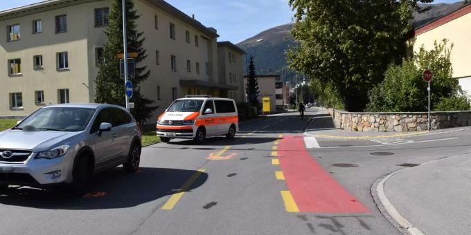Der Zweiradfahrer zog sich schwere Verletzungen zu. Kantonspolizei Graubünden