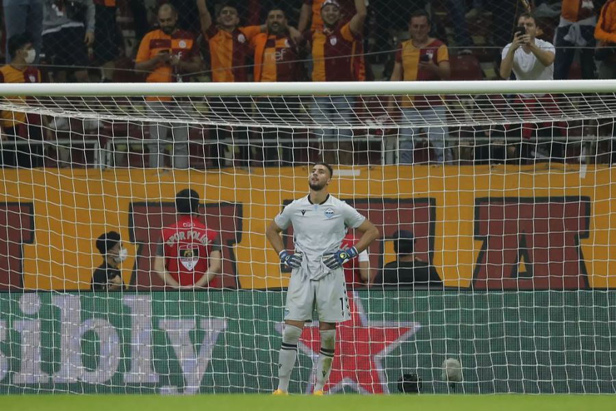 Pechvogel des Abends: Thomas Strakosha, Torhüter von Lazio Rom, unterläuft beim Europa-League-Auftakt gegen Galatasaray ein Mega-Flop.