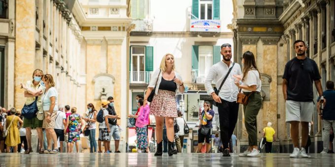 Die Covid-Infektionen in Italien steigen wieder. covid zertifikat bars museen konzerte italien
